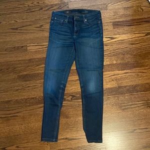 Dark wash skinny jeans in great condition!